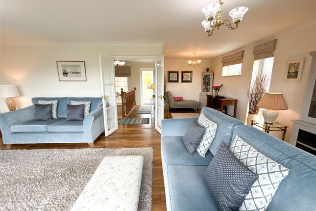 Lounge Dining Area