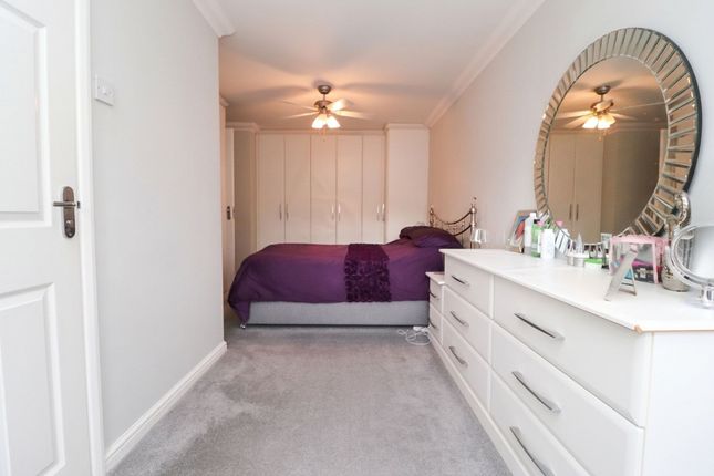 2 Dyram Close, Eastleigh photo 4