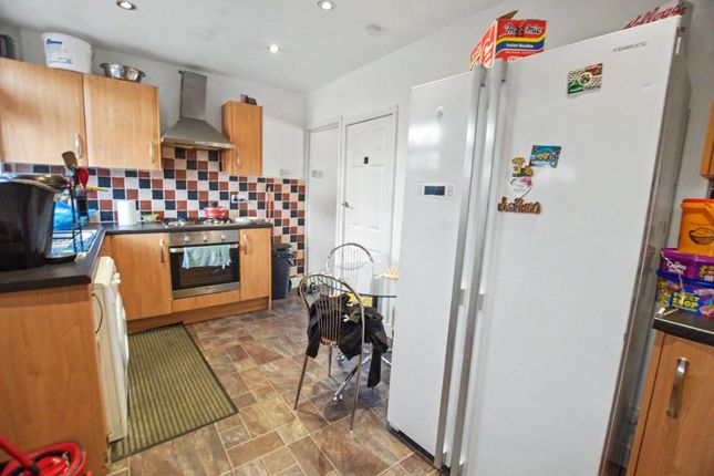31, Armley Grove Place, West Yorkshire photo 4
