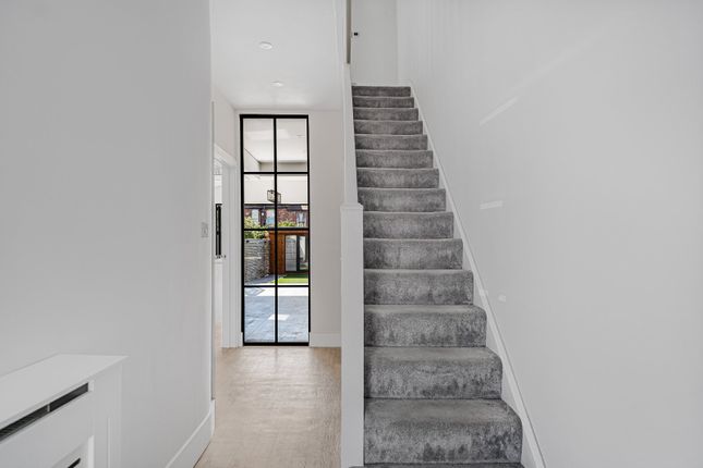 21, Harrow View Road, London photo 4