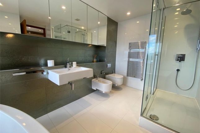 Flat for sale in 3 Hermitage Street, London
