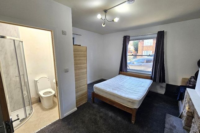 Studio house on Henchman Street, London, £1,250/mo