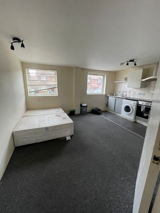 Luton photo 4