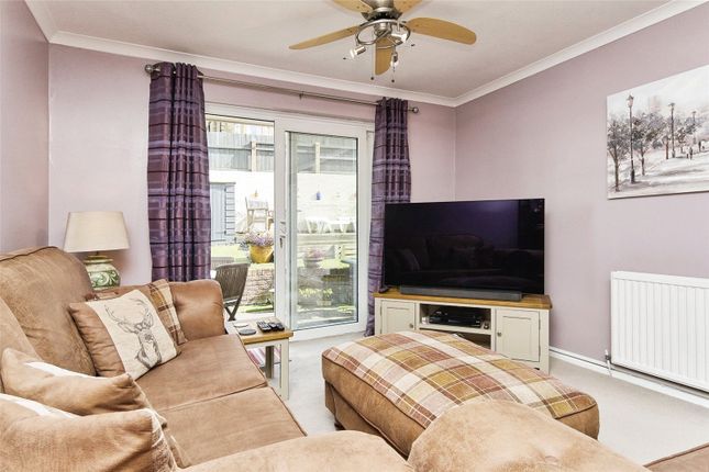 5, Holly Tree Close, Isle of Wight photo 4
