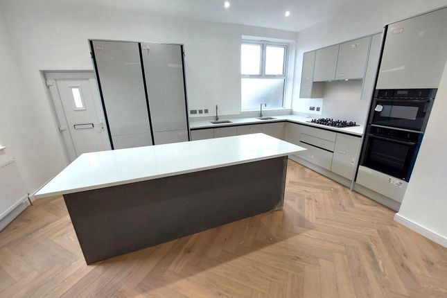 35, Hilton Crescent, Manchester photo 2
