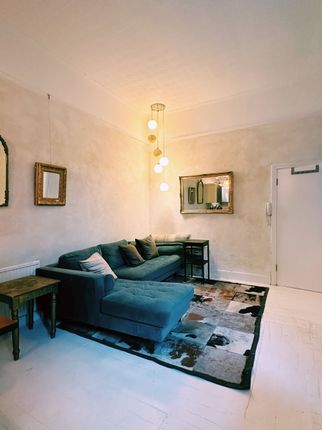 92a, London photo 4