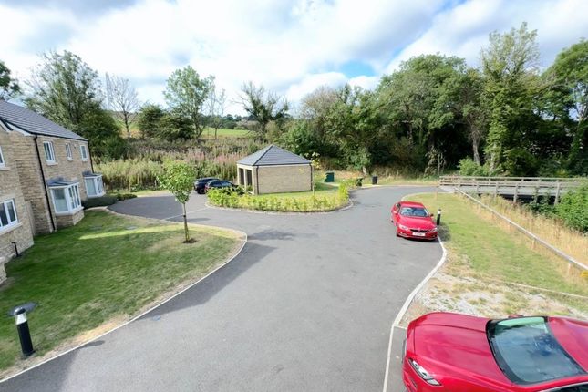 31 Hadfield Drive, High Peak photo 2