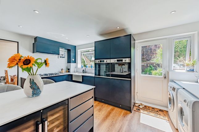 Twyner Close, Horley photo 3