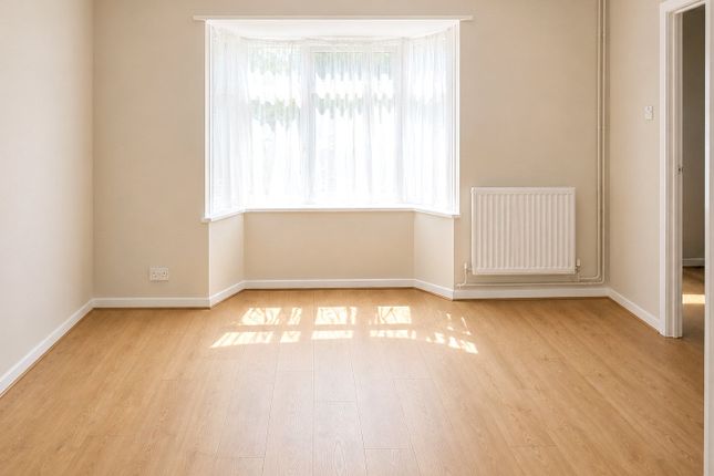 45, Stuart Way, Berkshire photo 3
