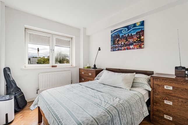 Flat 78, Belvedere Court, 372-374, Upper Richmond Road, London photo 4