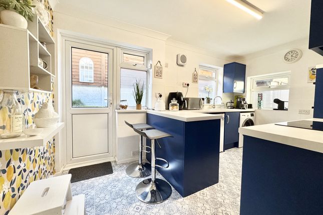 26, Shide Road, Newport photo 4
