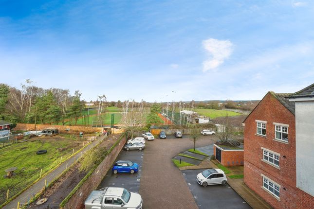 7, Roebuck Close, Uttoxeter photo 2