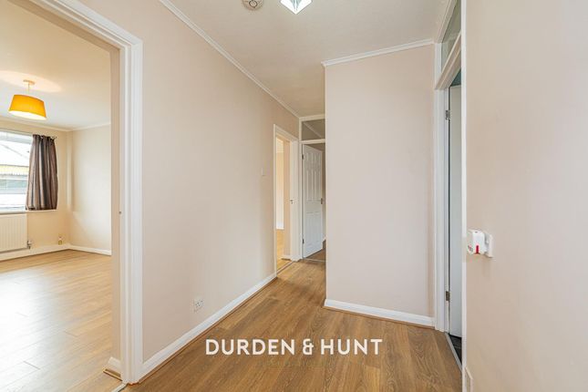 7 Canterbury Court Crow Green Road, Brentwood photo 4