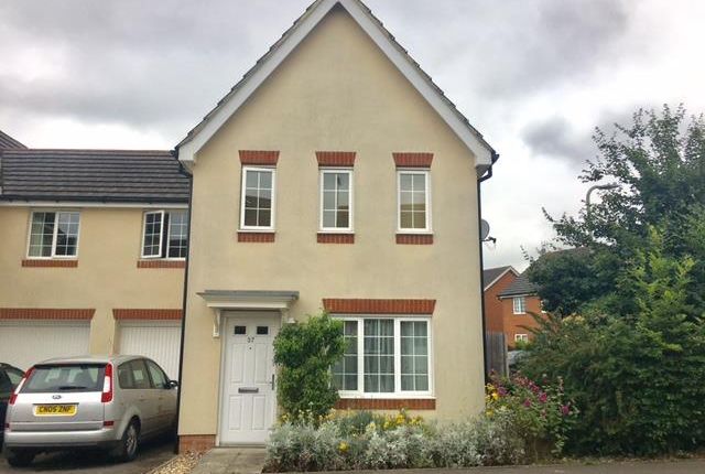 Thumbnail Semi-detached house to rent in Chatsworth Park, Winnersh