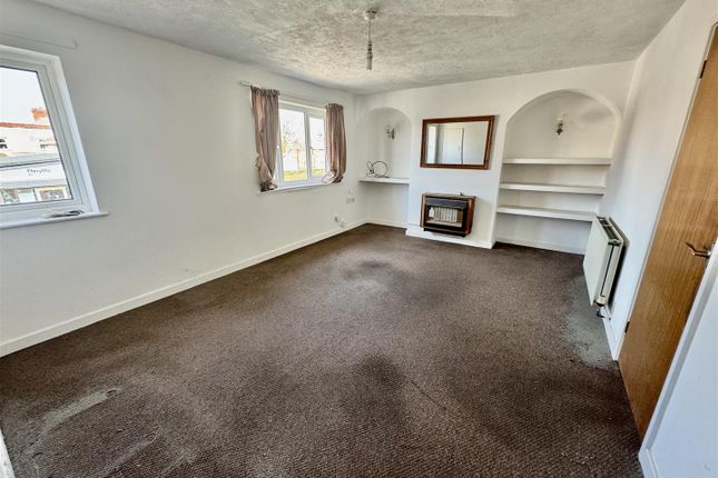 5, Trinity Close, Wrexham photo 2
