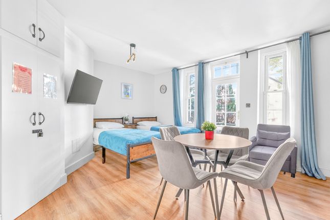 30 Faraday House, York Rise, London photo 4