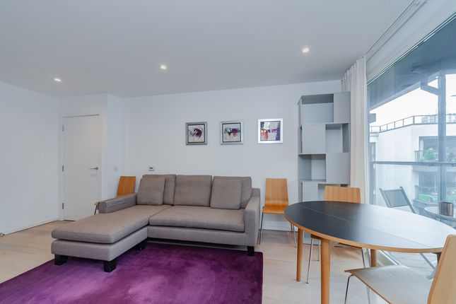 Flat for sale in Hertford Road, London