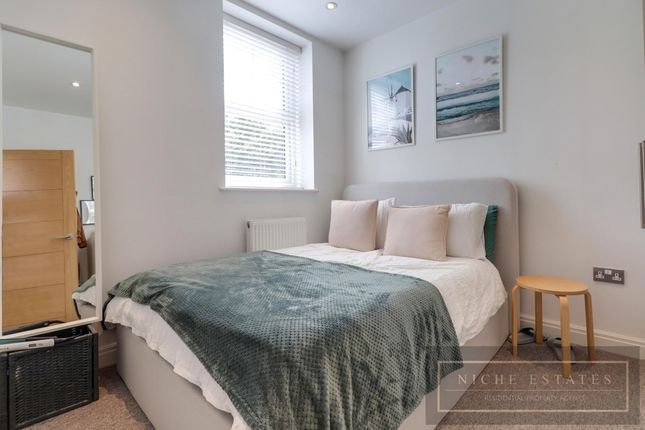 Flat 2, 258, Nether Street, London photo 4