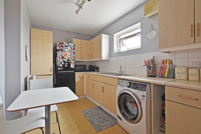Barrett Court, Jubilee Close, LONDON photo 4