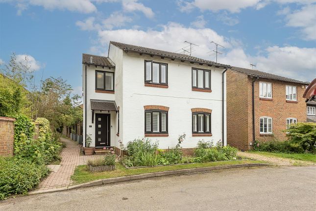Thumbnail Detached house for sale in Kingfisher Close, Wheathampstead, St.Albans