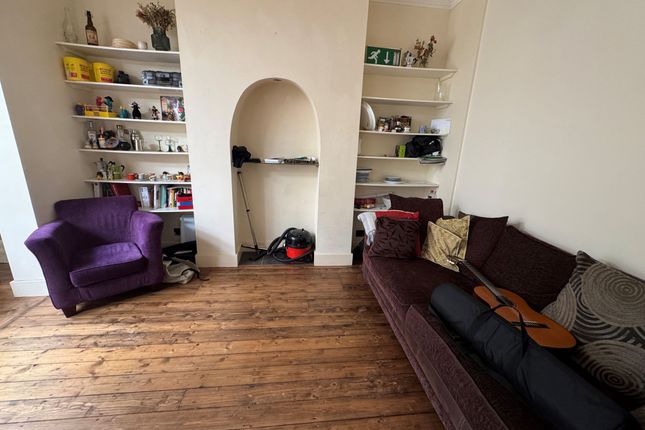 Room 3 158 Lowden Road, London photo 2