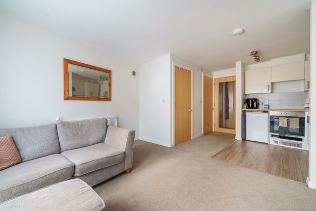 Flat 2, 46 Freehold Terrace, East Sussex photo 2