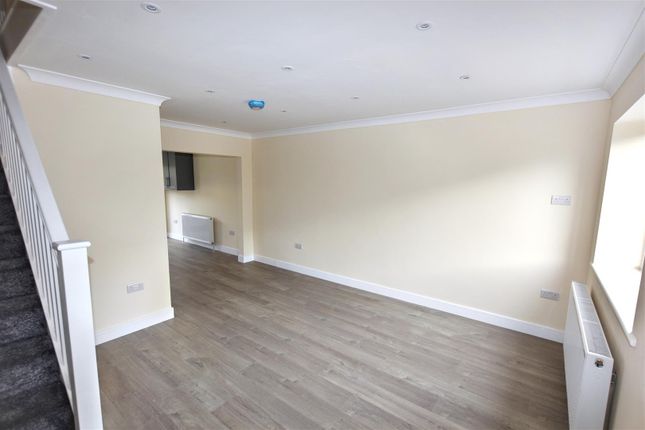 24a, Cardrew Close, Redruth photo 3