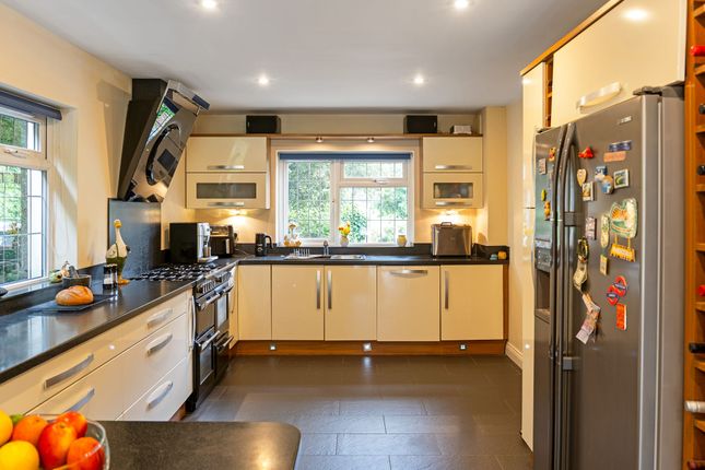 Oakwood, Hale House Lane, Churt, Farnham photo 5