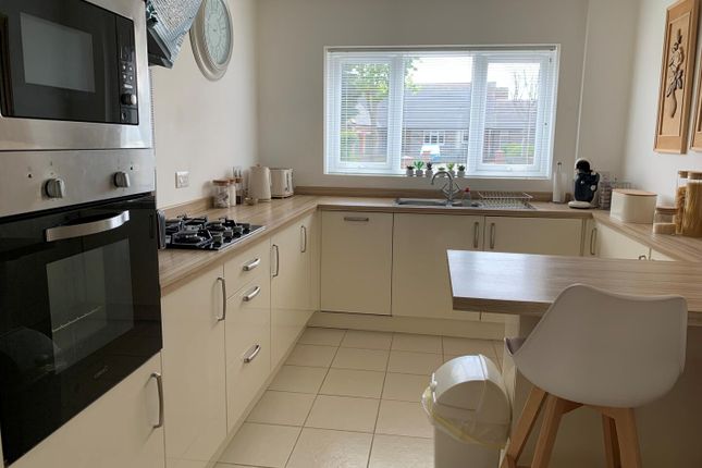71, Conway Crescent, Burnham-On-Sea photo 3