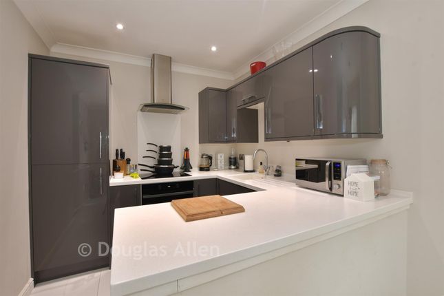 Darlington Court, Broomwood Gardens, Brentwood photo 3