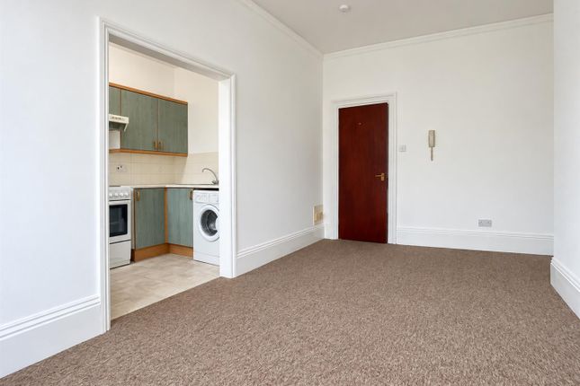 Flat 2, 66, Ceylon Place, Eastbourne photo 4