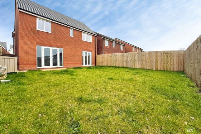 8 Aspin Way, Darwen photo 4