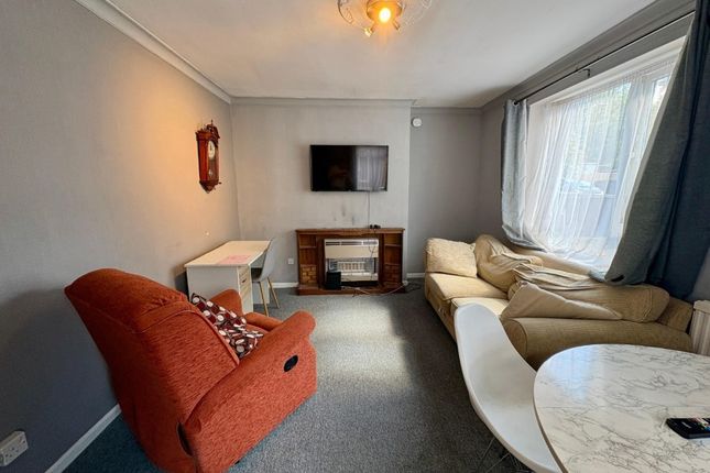 6 Rolleston Close, Norwich photo 3