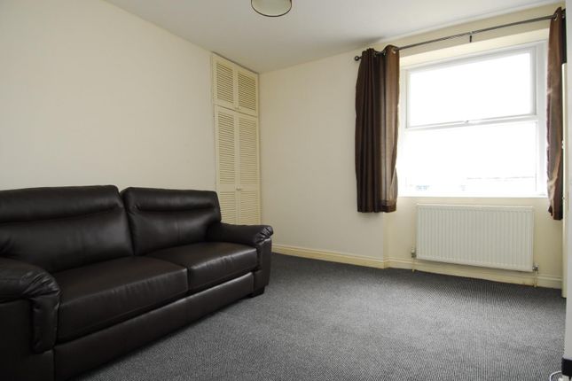 Flat to rent in North Street, Tf, Plymouth
