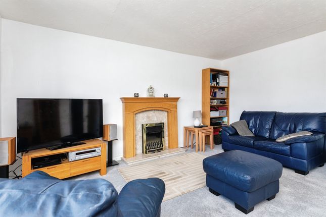 Thumbnail Flat for sale in Knighton Road, Leicester