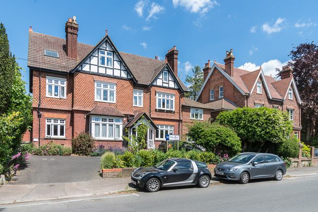 Thumbnail Flat to rent in Somers Road, Reigate