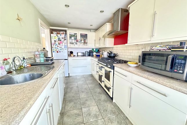 16, Norris Gardens, Hampshire photo 2