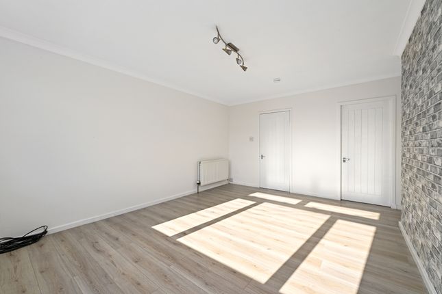 22, Durham Grove, Bonnyrigg photo 3