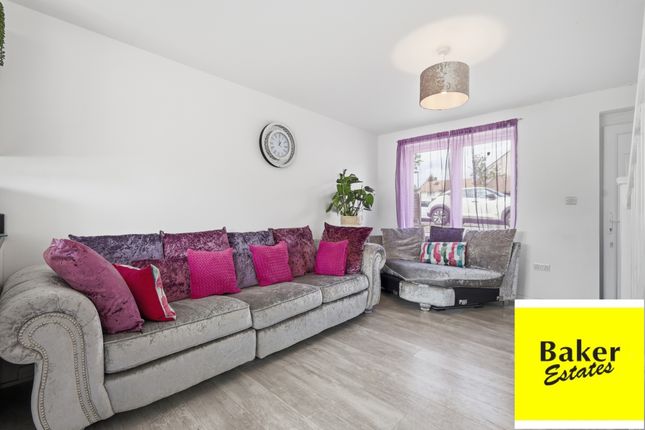 102a, Arrowsmith Road, Chigwell photo 4