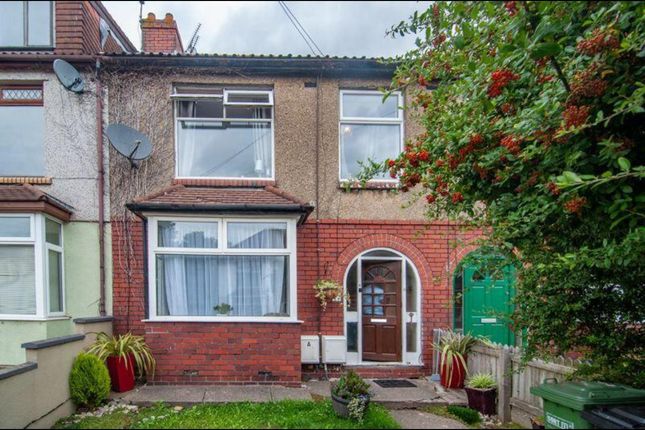 Charming Terraced House With A Welcoming Front Gar...