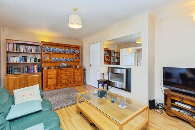 38, Anton Way, AYLESBURY photo 2