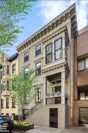 Property for sale in 10 Pineapple Street In Brooklyn Heights, Brooklyn Heights, New York, United States Of America