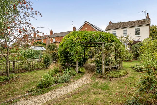 37, Queens Road, Gloucestershire photo 2