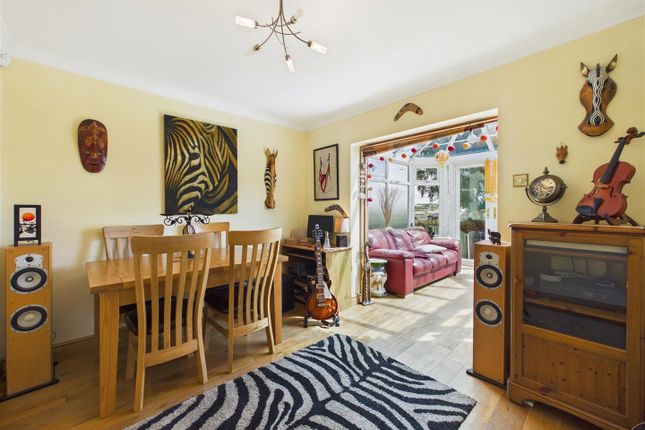 16, Netherfields Crescent, Dronfield photo 4
