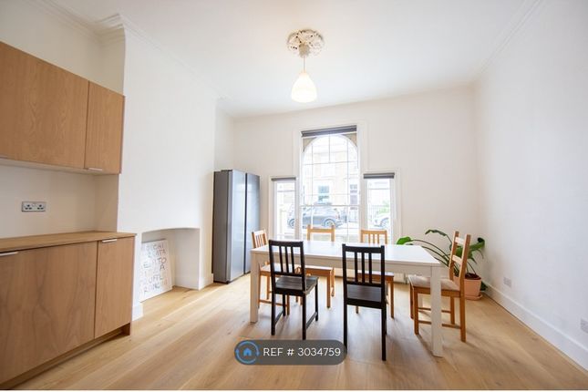 Calverley Grove, London photo 3