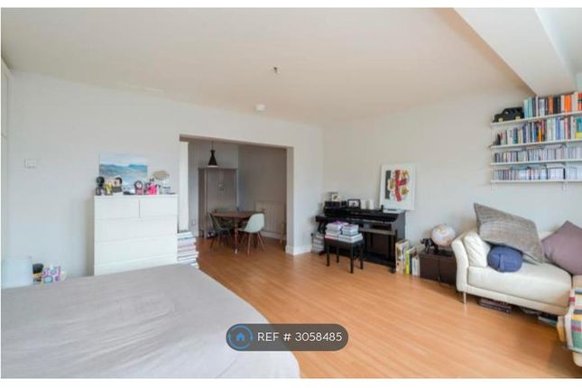 Flat  The Chesterfields, B King Henrys Road, London photo 3