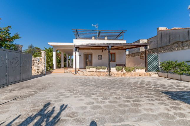 Villa for sale in Spiaggiabella, Lecce, Puglia, Italy