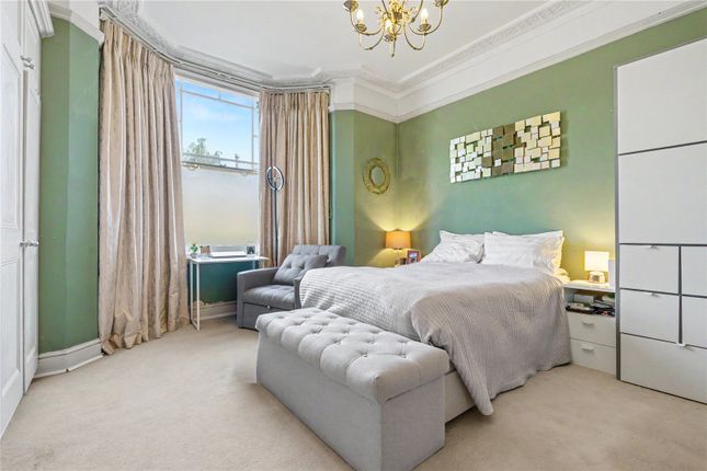 Ground Floor Flat, 127, East Hill, London photo 4