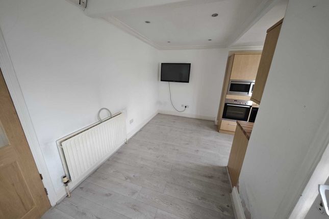 19 Allenby Drive, Leeds photo 4