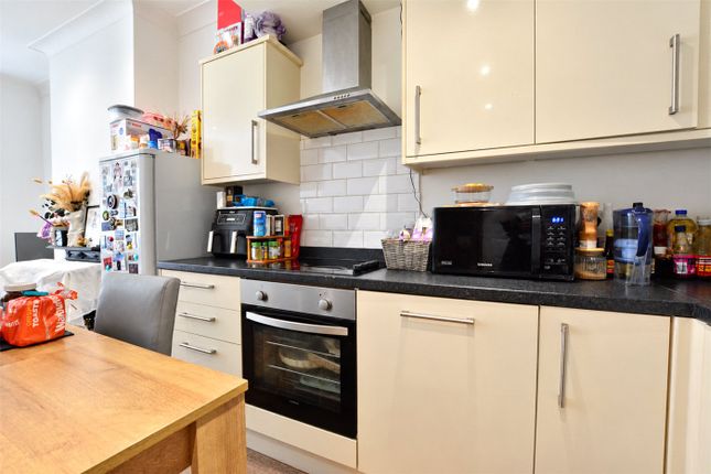 Flat B, 19, Laleham Road, London photo 4